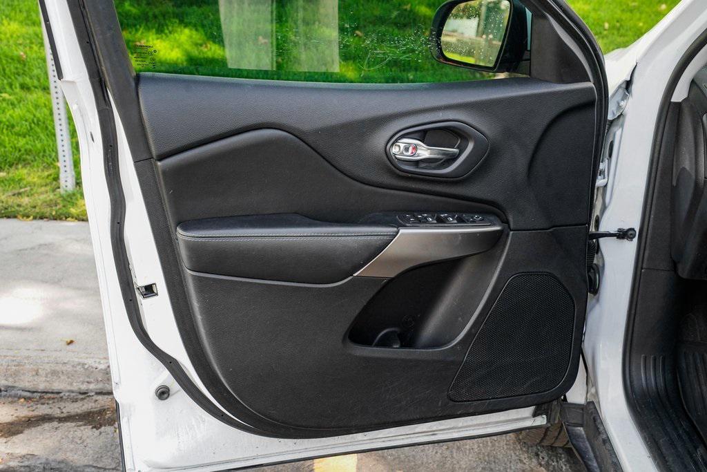 used 2020 Jeep Cherokee car, priced at $13,995