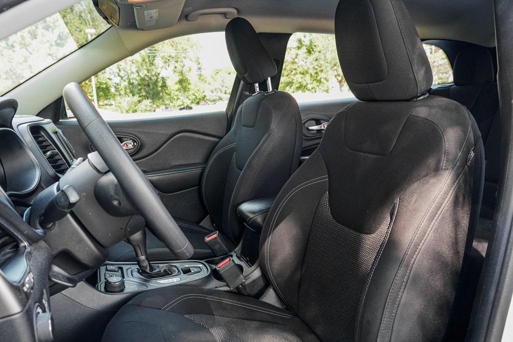 used 2020 Jeep Cherokee car, priced at $13,995