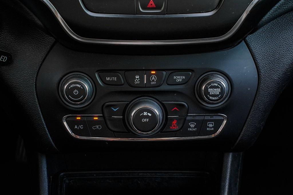 used 2020 Jeep Cherokee car, priced at $13,995