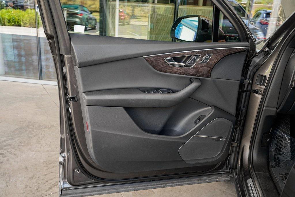 used 2020 Audi Q7 car, priced at $26,995