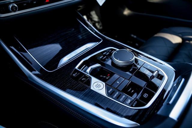 new 2025 BMW X7 car, priced at $98,025