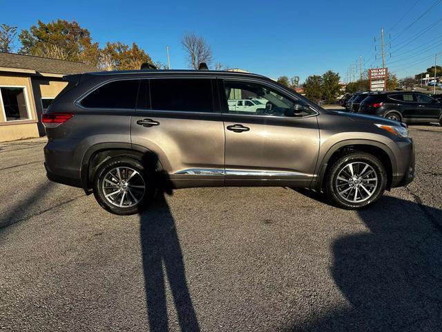 used 2018 Toyota Highlander car, priced at $26,995