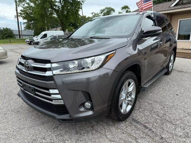 used 2018 Toyota Highlander car, priced at $23,995