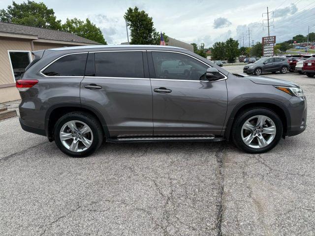 used 2018 Toyota Highlander car, priced at $23,995