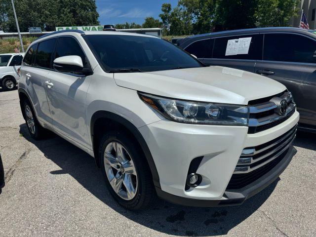 used 2019 Toyota Highlander car, priced at $31,995
