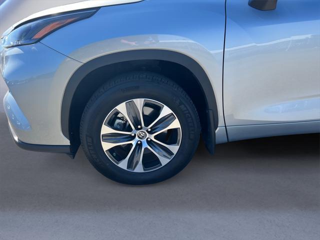 used 2023 Toyota Highlander car, priced at $38,950