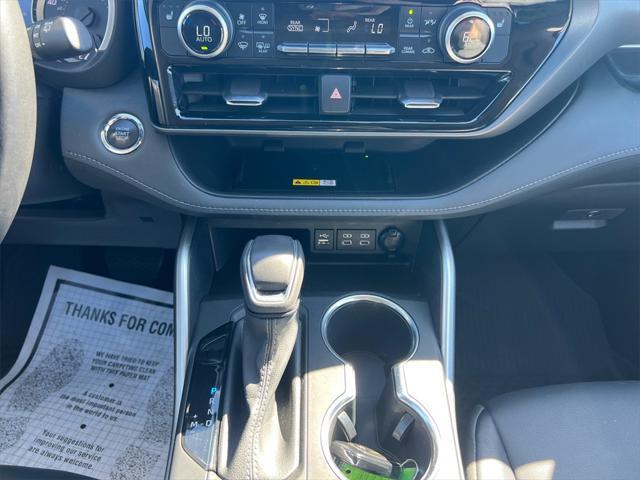 used 2023 Toyota Highlander car, priced at $38,950