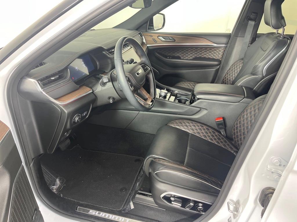 used 2024 Jeep Grand Cherokee car, priced at $49,991