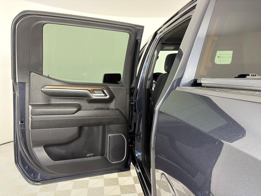 used 2023 GMC Sierra 1500 car, priced at $40,492