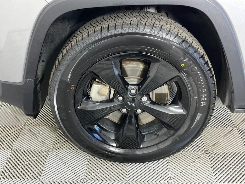 used 2018 Jeep Cherokee car, priced at $13,991
