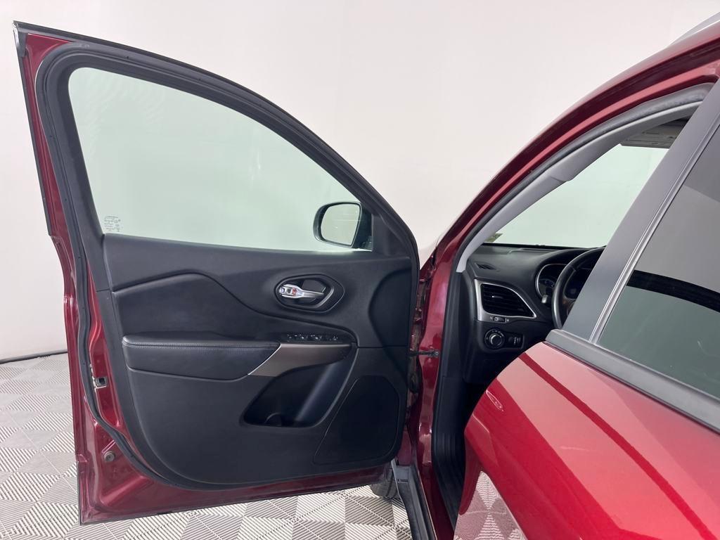 used 2020 Jeep Cherokee car, priced at $18,991