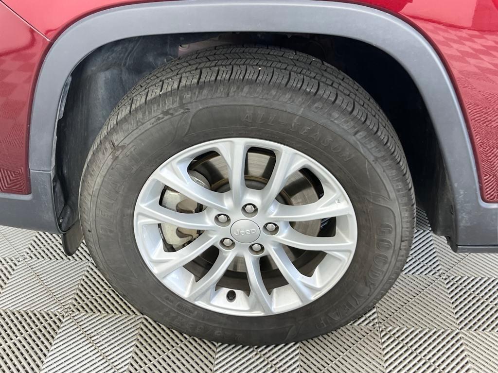 used 2020 Jeep Cherokee car, priced at $18,991