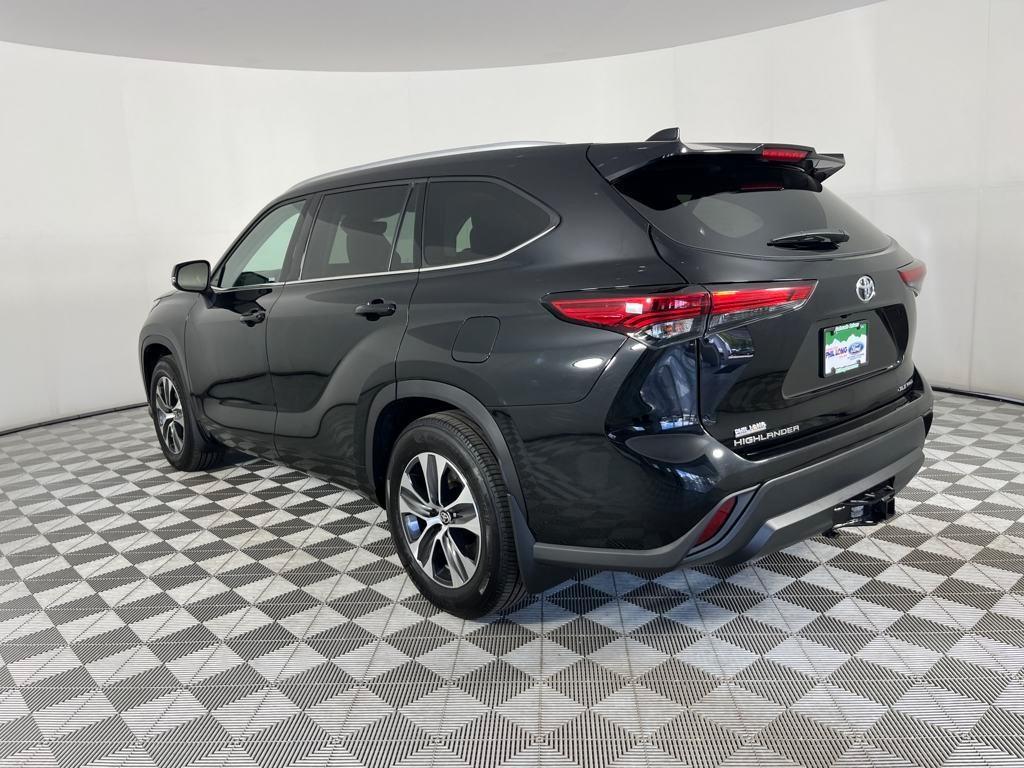 used 2022 Toyota Highlander car, priced at $38,991