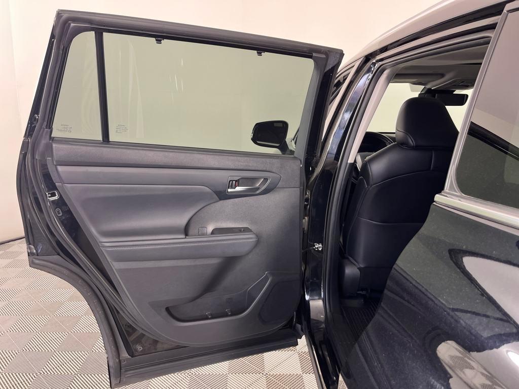 used 2022 Toyota Highlander car, priced at $38,991