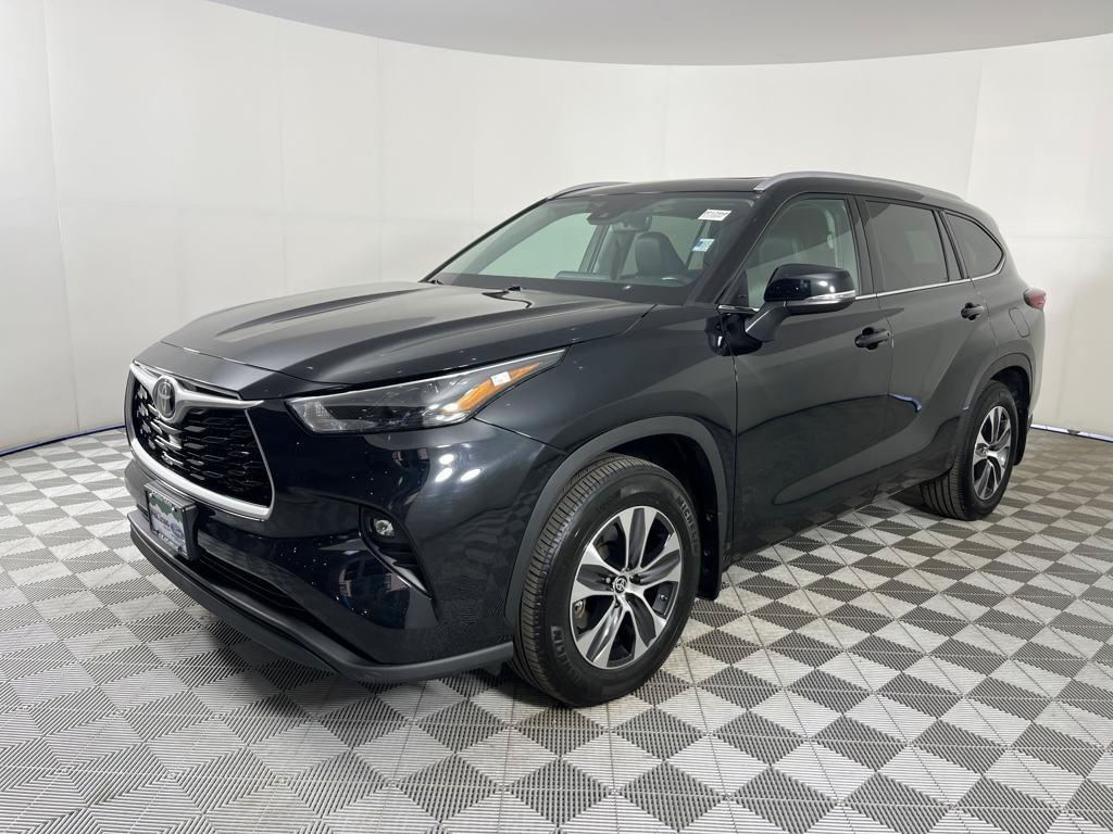 used 2022 Toyota Highlander car, priced at $38,991