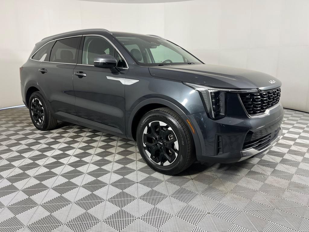 used 2024 Kia Sorento car, priced at $29,291