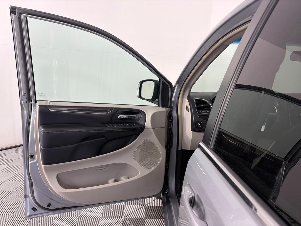 used 2015 Chrysler Town & Country car, priced at $11,992