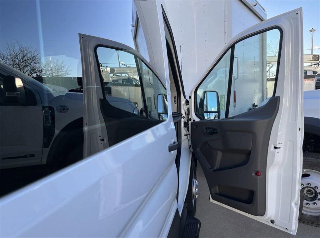 new 2023 Ford Transit-350 car