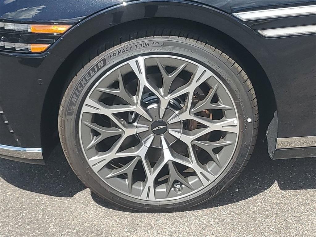 new 2025 Genesis G90 car, priced at $102,540