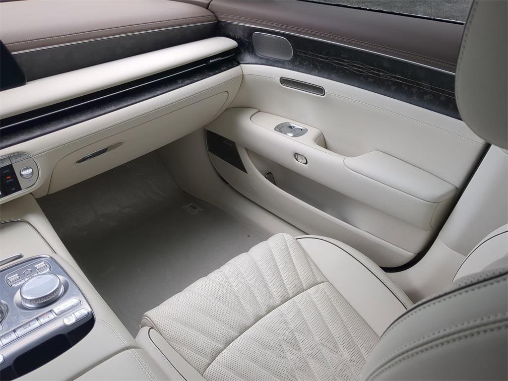 new 2025 Genesis G90 car, priced at $101,755
