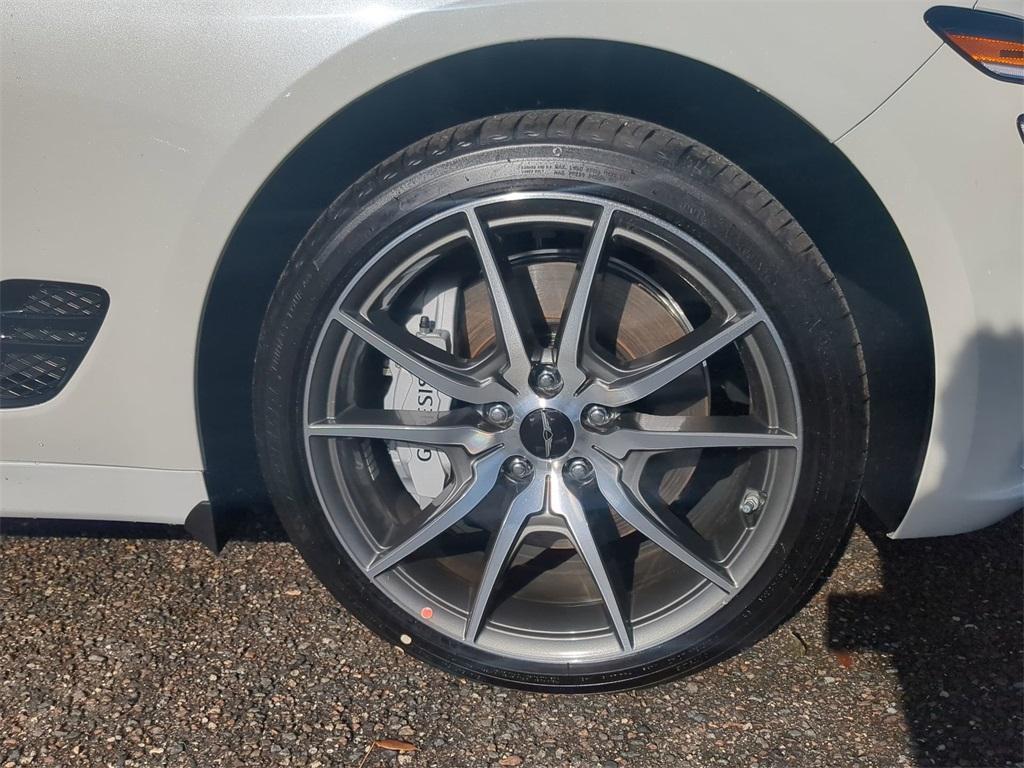 new 2025 Genesis G70 car