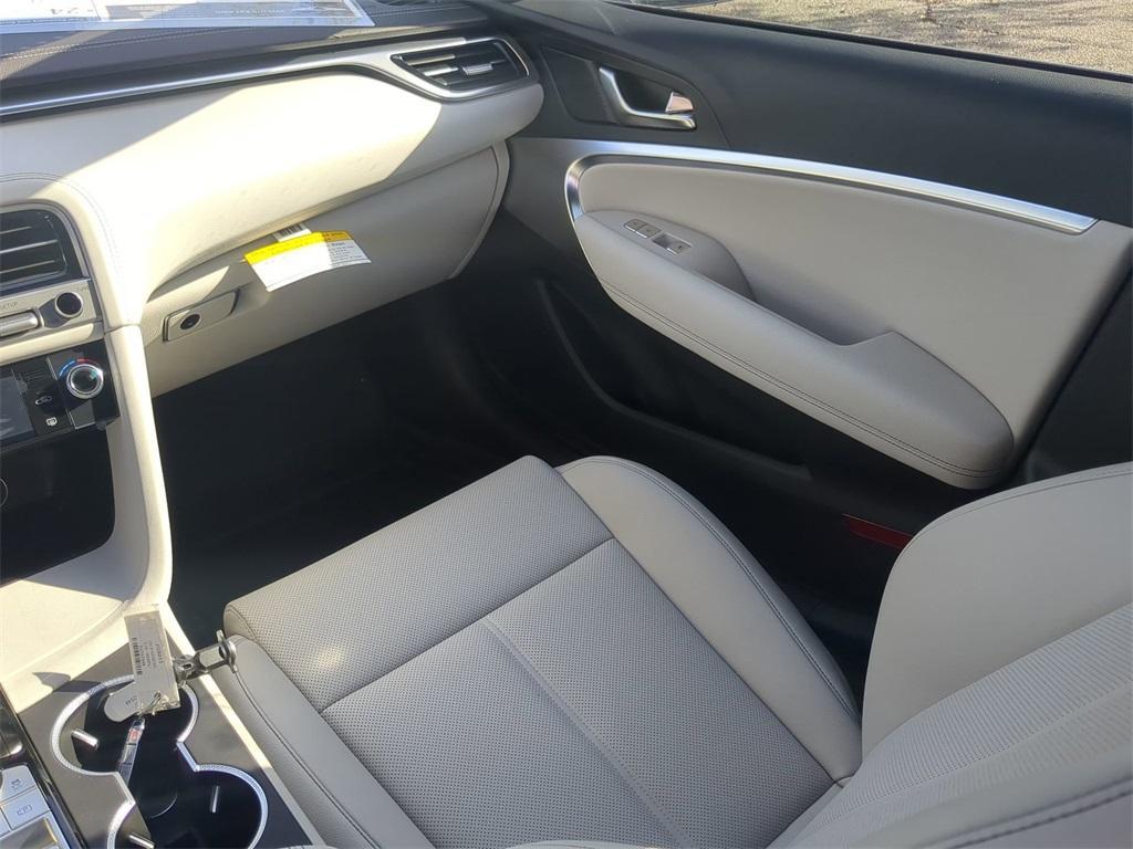 new 2025 Genesis G70 car