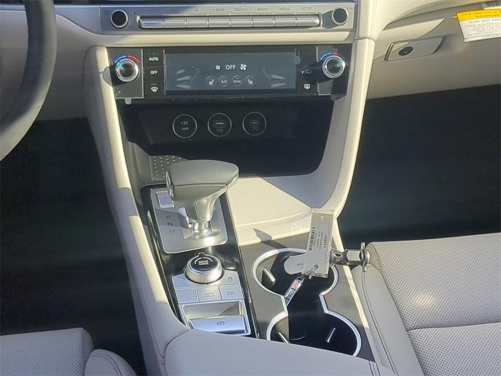 new 2025 Genesis G70 car