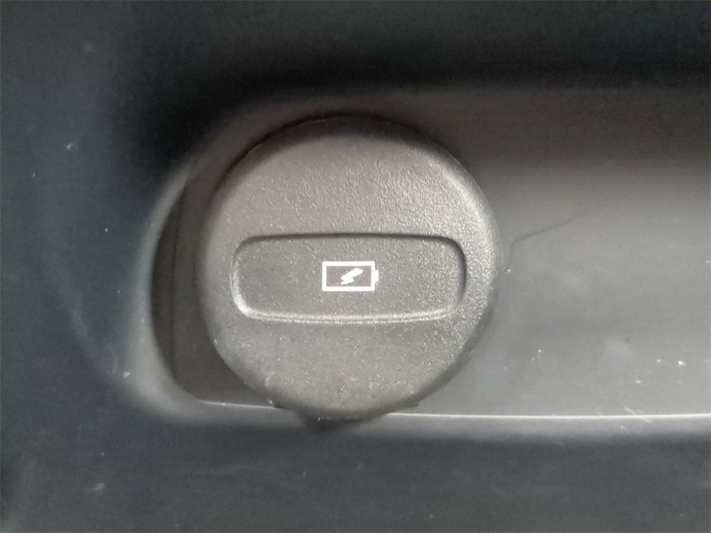 used 2022 Volvo XC40 car, priced at $30,490