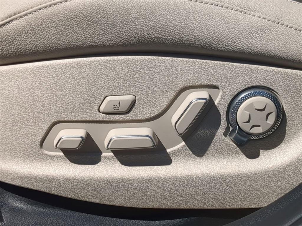new 2025 Genesis G80 car, priced at $70,555
