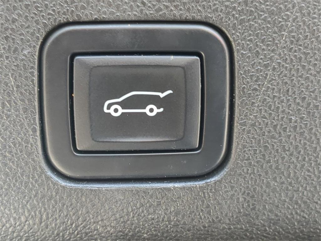 used 2022 Cadillac Escalade ESV car, priced at $74,999