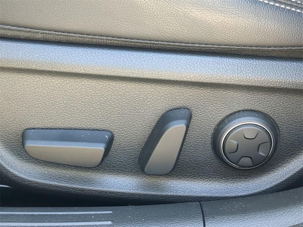 used 2025 Genesis G70 car, priced at $33,989