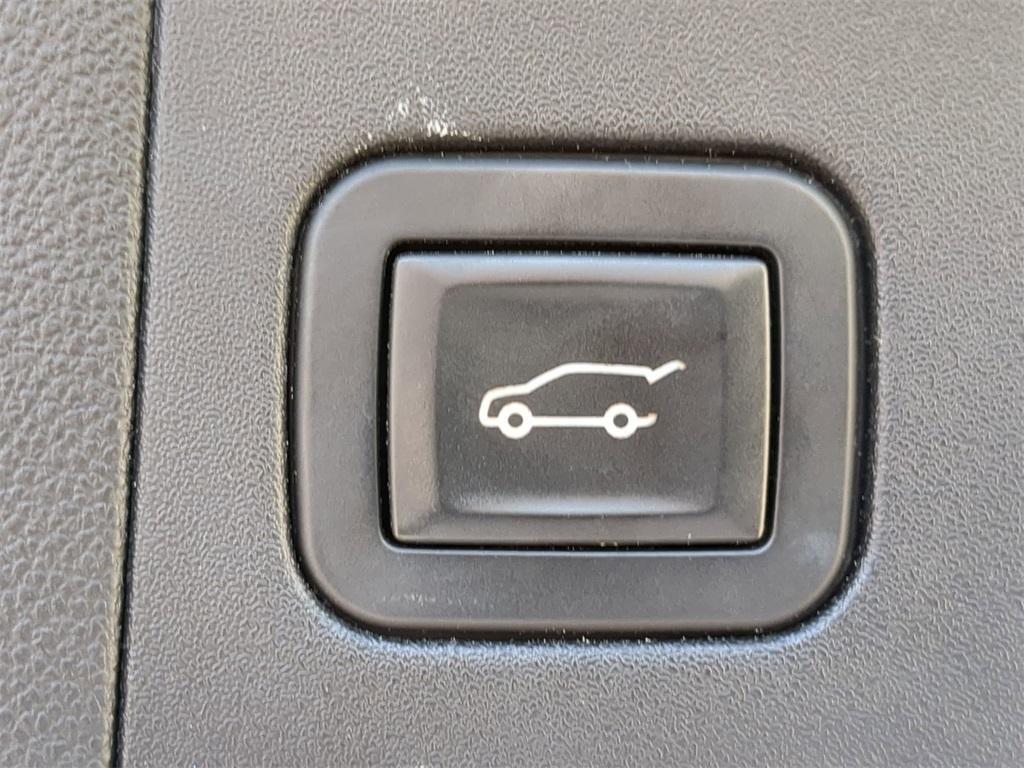 used 2017 Cadillac XT5 car, priced at $19,999