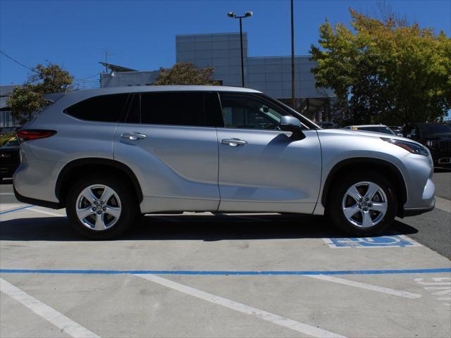 used 2022 Toyota Highlander car, priced at $31,999