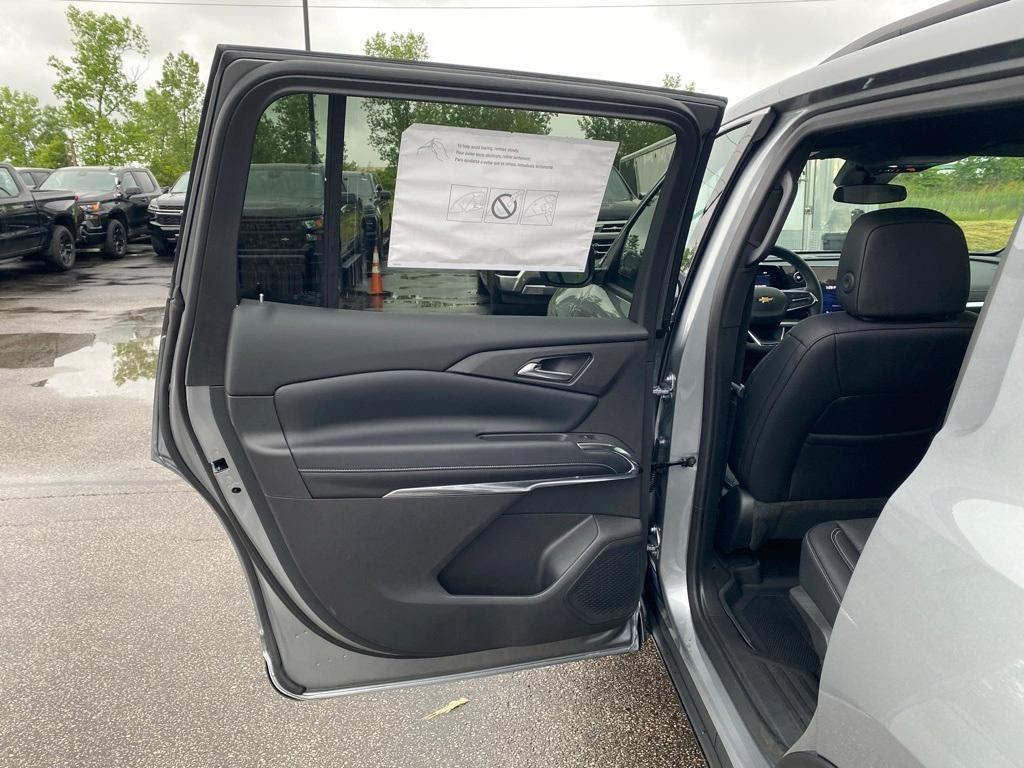 new 2025 Chevrolet Traverse car, priced at $46,060