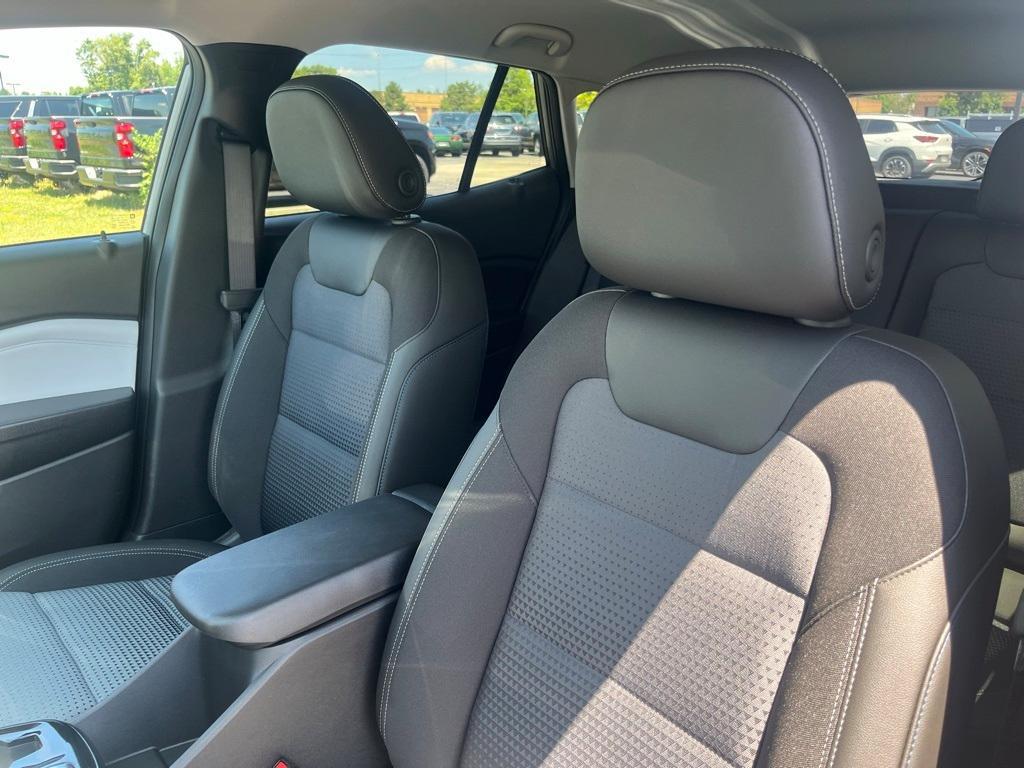 new 2025 Chevrolet Trax car, priced at $25,085