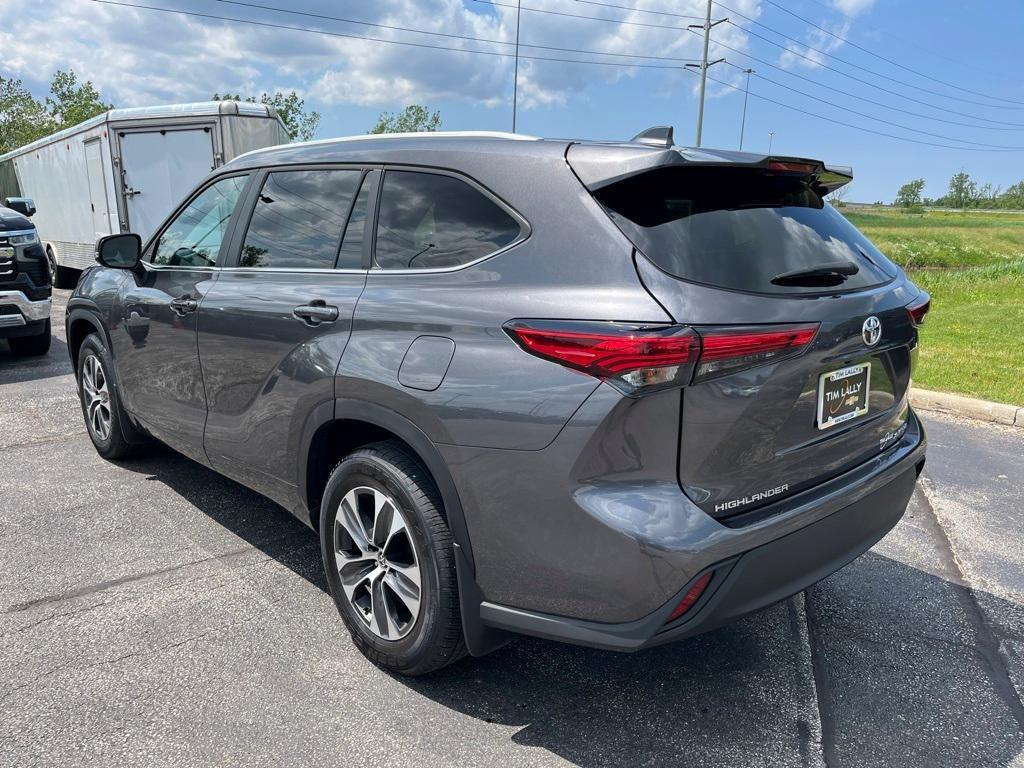 used 2023 Toyota Highlander car, priced at $41,999