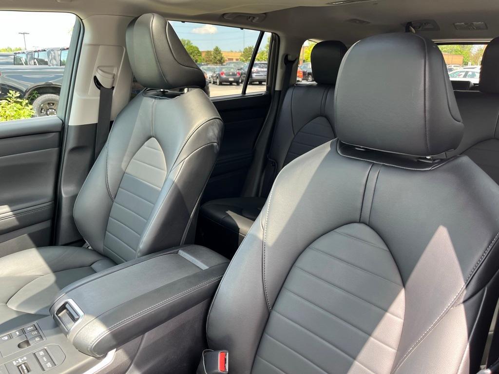 used 2023 Toyota Highlander car, priced at $41,999