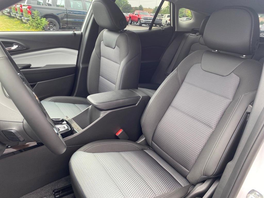 new 2025 Chevrolet Trax car, priced at $25,050
