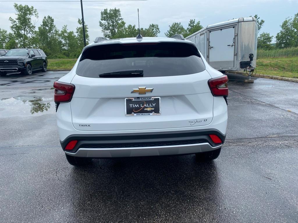 new 2025 Chevrolet Trax car, priced at $25,050