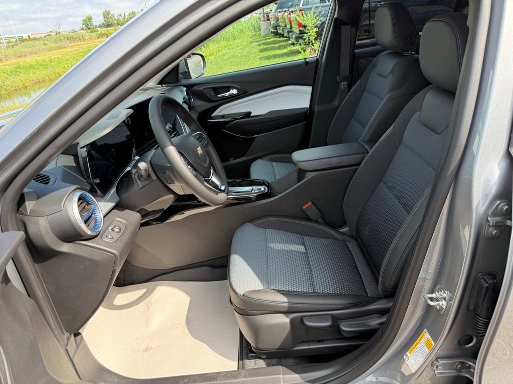 new 2025 Chevrolet Trax car, priced at $24,955