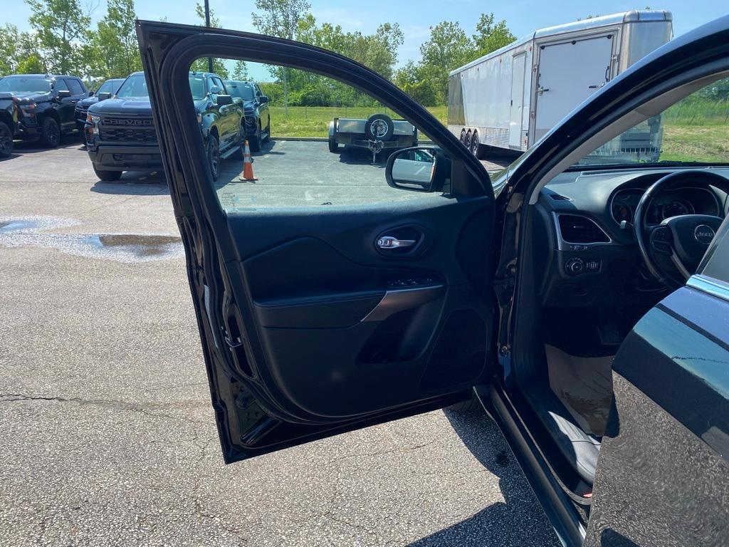 used 2020 Jeep Cherokee car, priced at $19,995