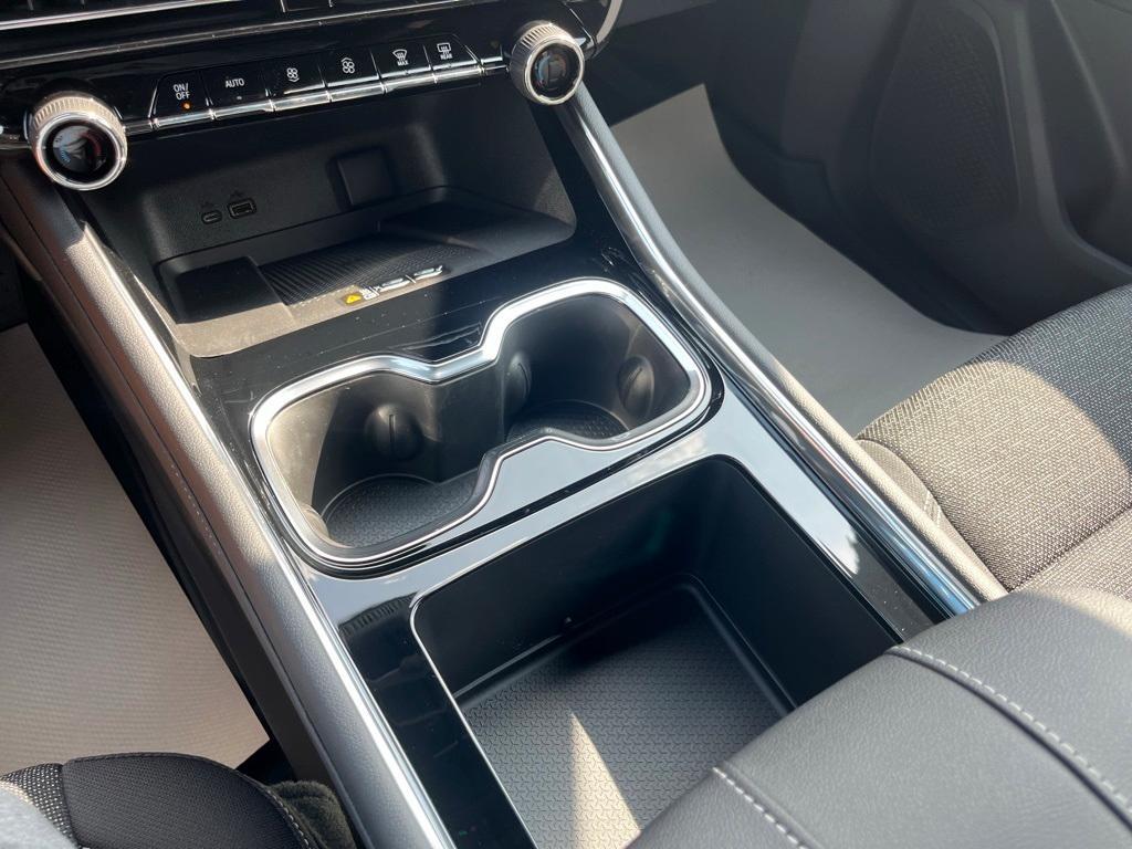 new 2025 Chevrolet Traverse car, priced at $44,560