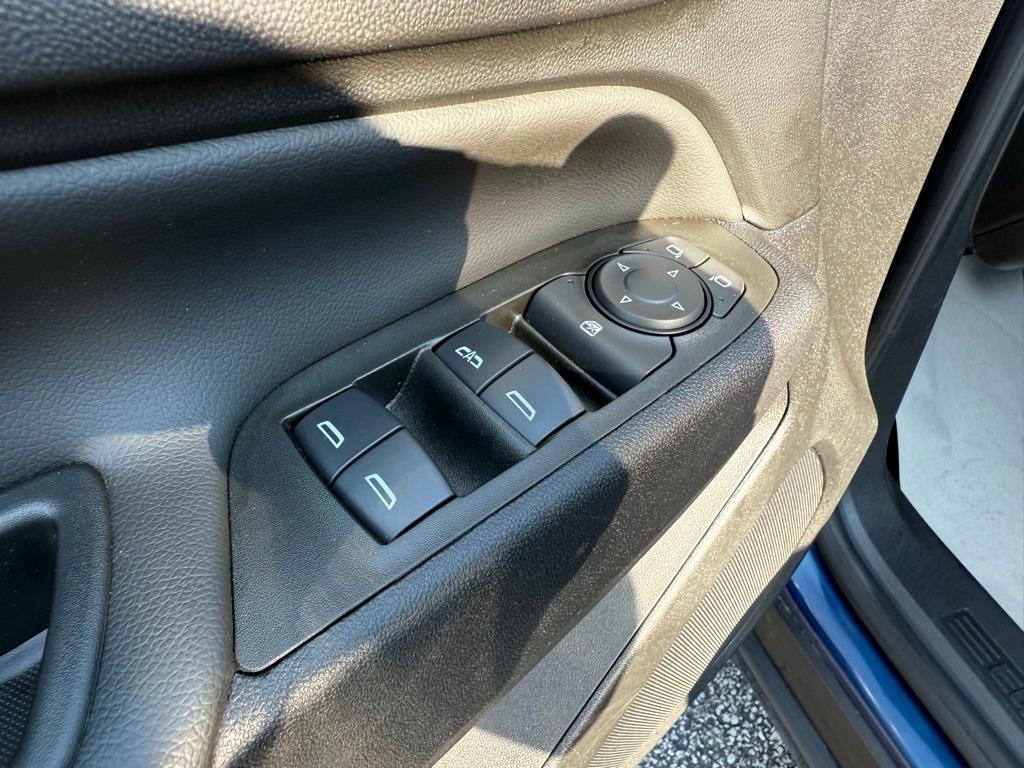 used 2022 Chevrolet Equinox car, priced at $22,870