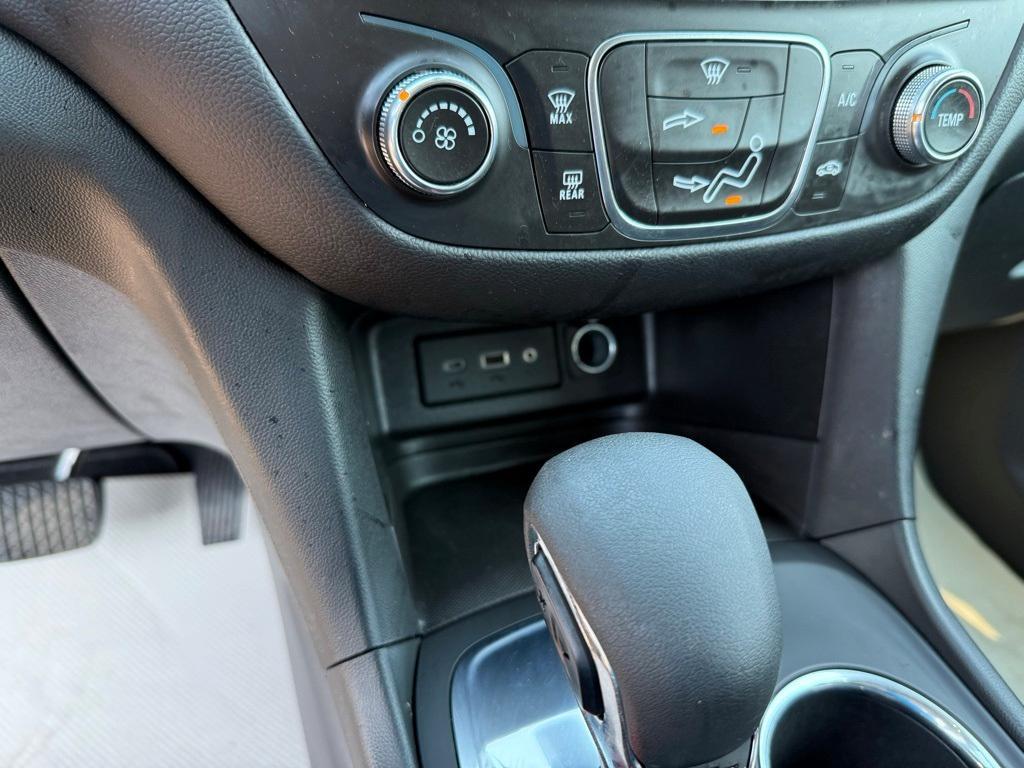 used 2022 Chevrolet Equinox car, priced at $22,870