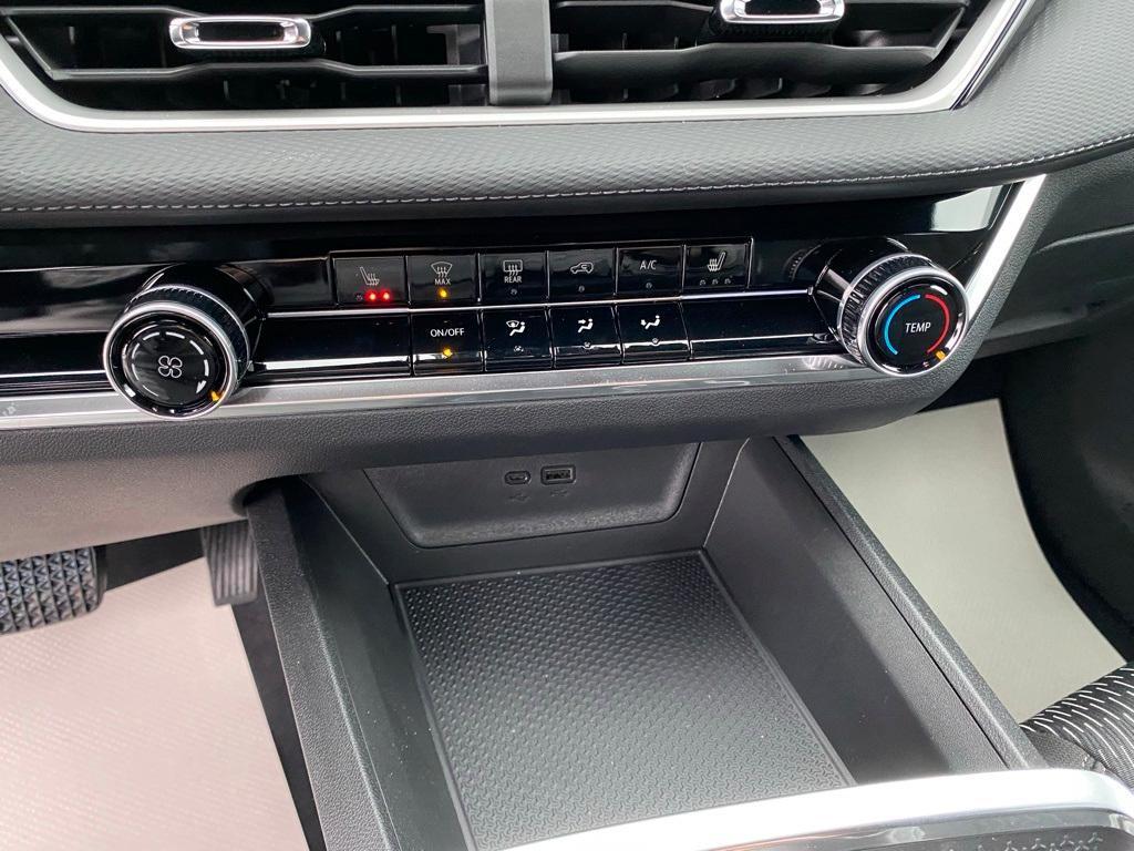 new 2025 Chevrolet Equinox car, priced at $32,990