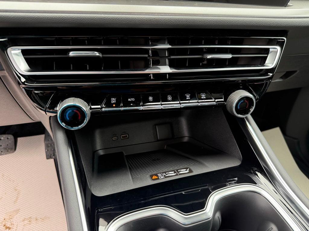 new 2025 Chevrolet Traverse car, priced at $43,990