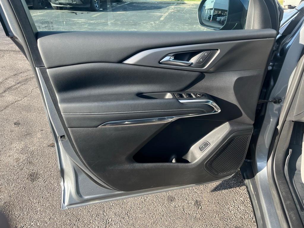 new 2025 Chevrolet Traverse car, priced at $43,990