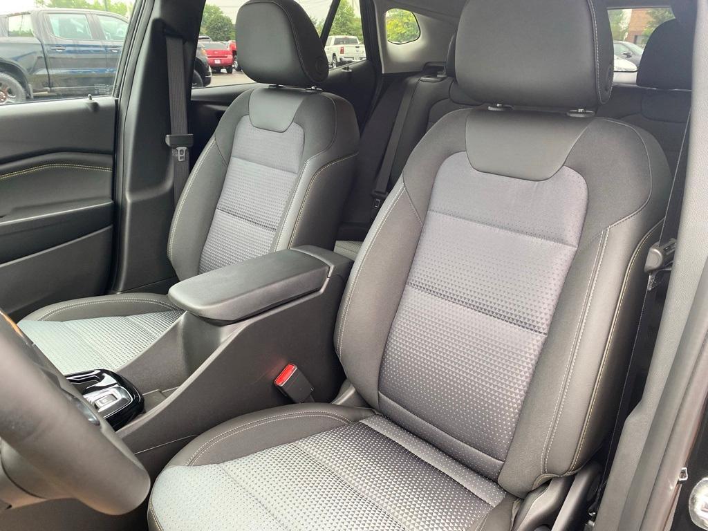 new 2025 Chevrolet Trax car, priced at $25,050