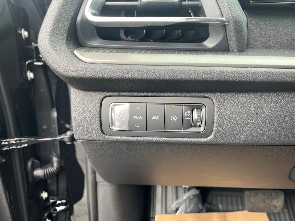new 2026 Chevrolet Traverse car, priced at $48,405