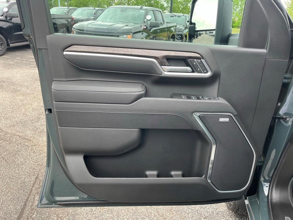 new 2025 Chevrolet Silverado 2500 car, priced at $82,995